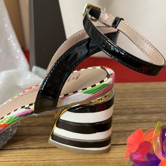 NEW Betsey Johnson Kove Multi Colored Opened toed heel size 8 - Picture 3 of 8